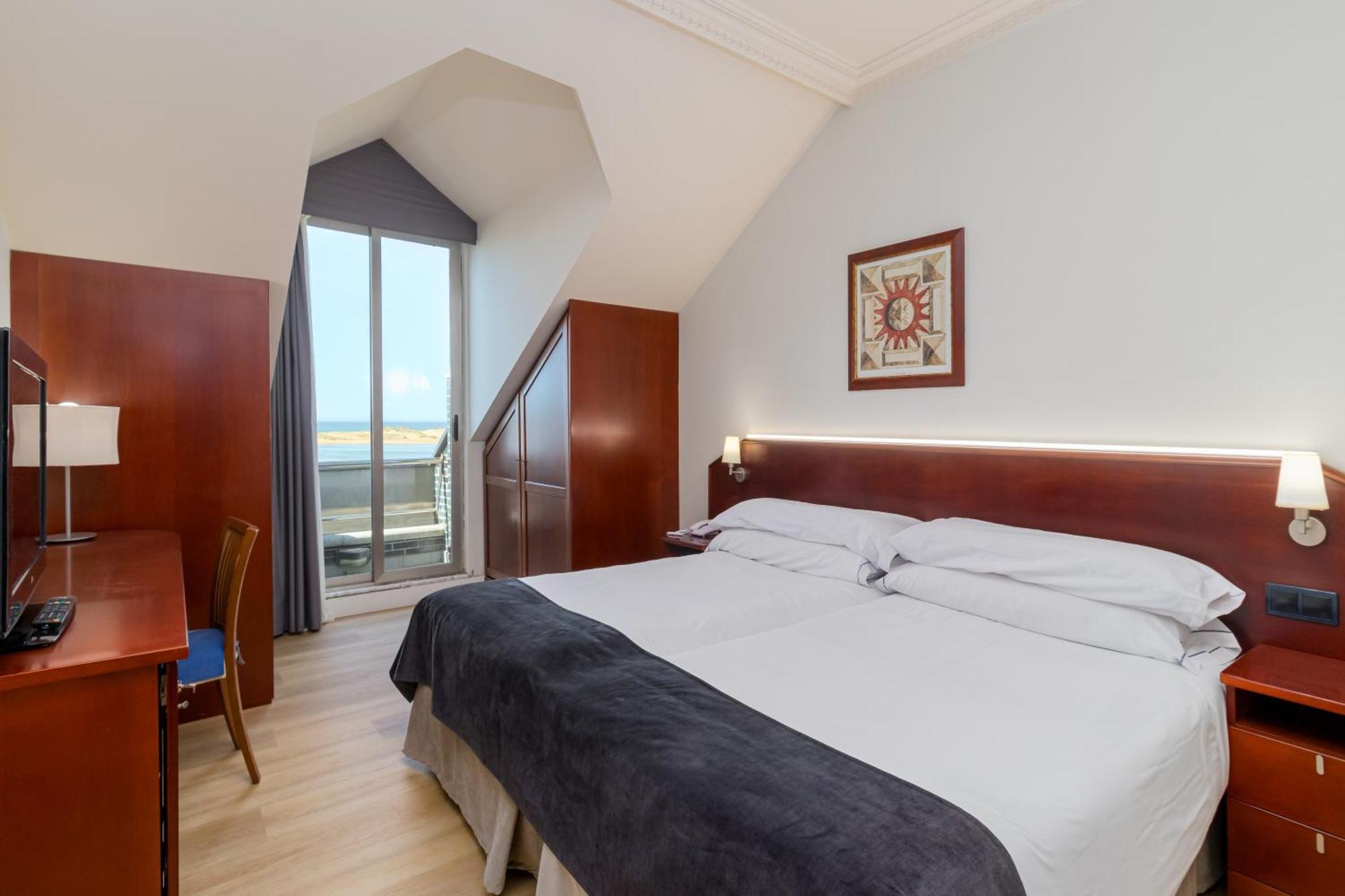 Hotel Milagros Golf Mogro Kültér fotó