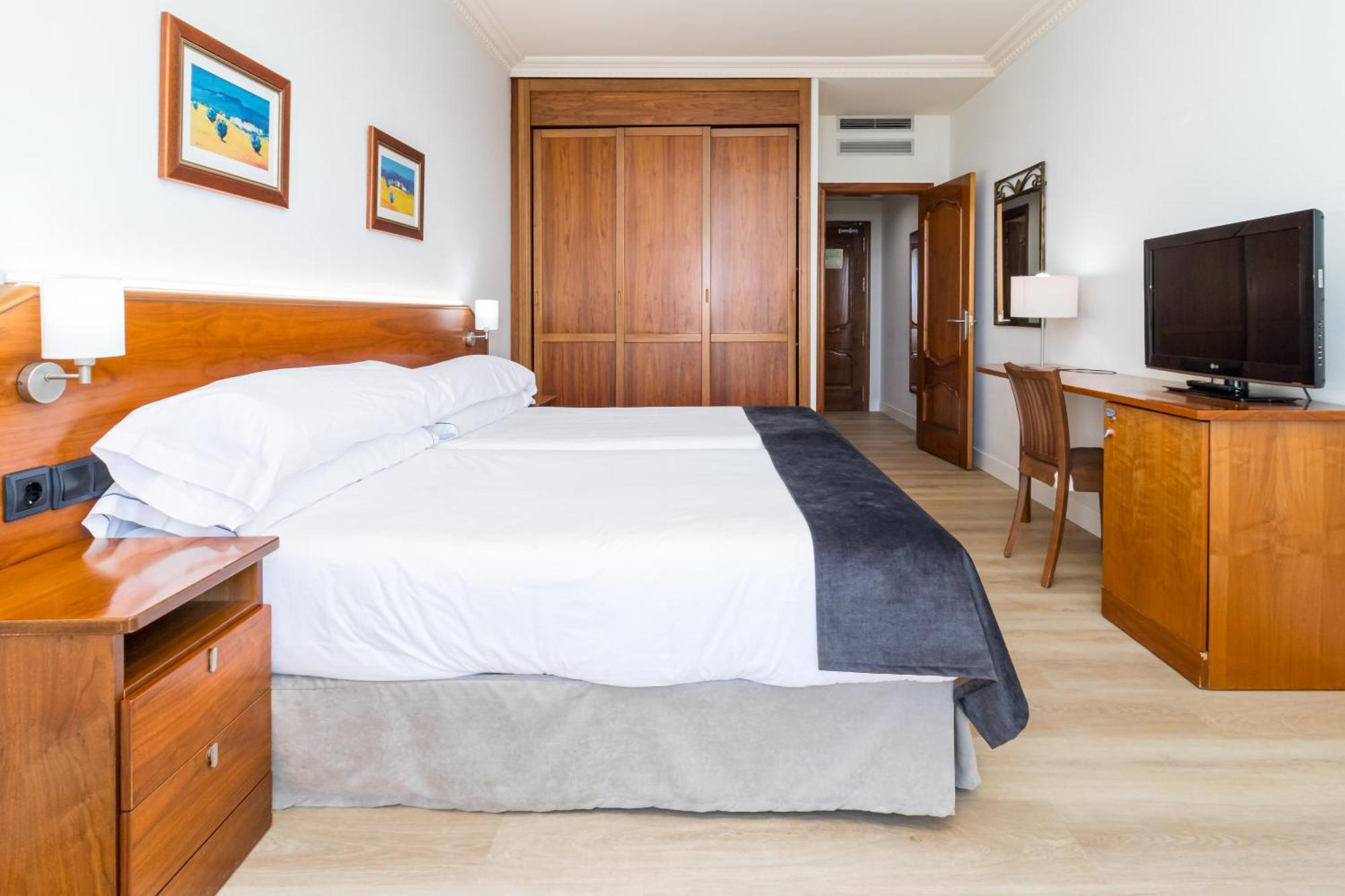 Hotel Milagros Golf Mogro Kültér fotó